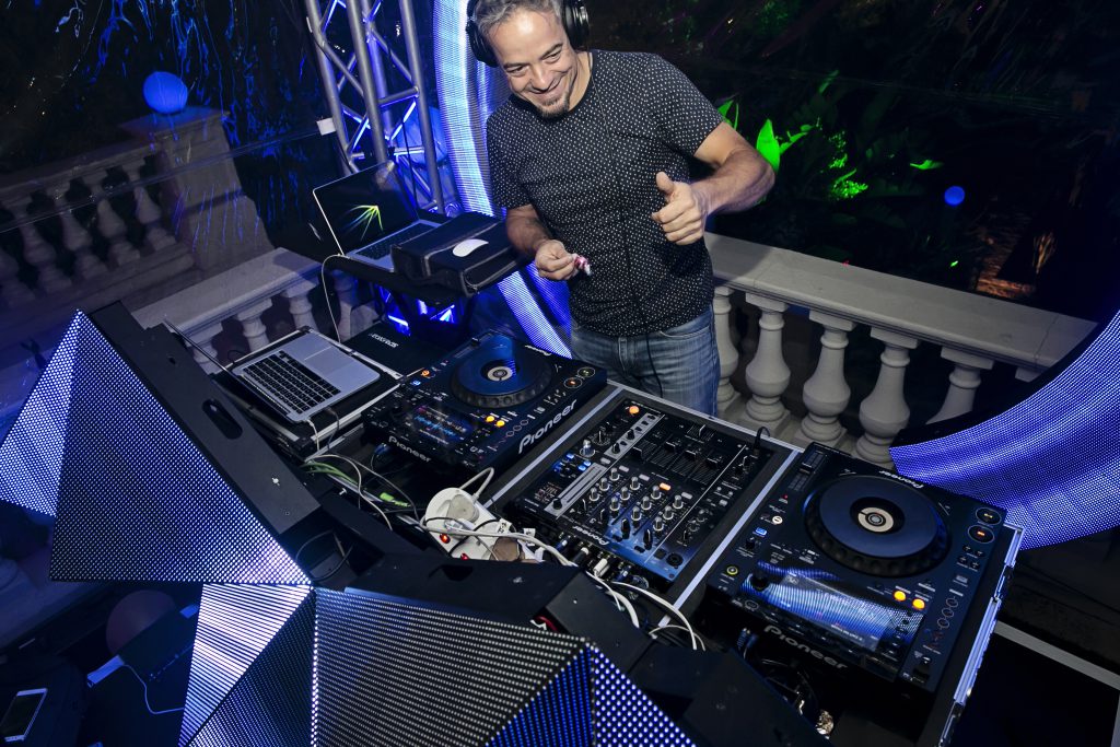 DJ NEIL DJ NEIL